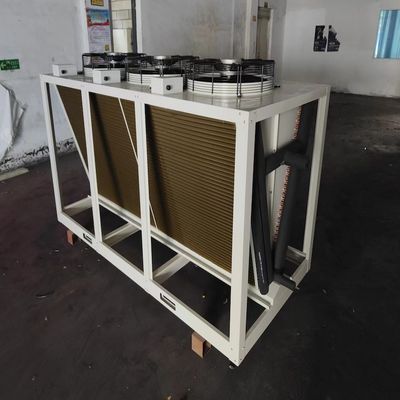 Energiebesparende V-type droge koeler HVAC voor databankkamer Warmteafvoer met drie ventilatoren